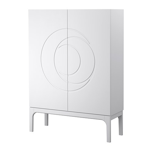 SJÖVIK Aparador IKEA Inclui 8 prateleiras, 6 das quais reguláveis; regule o espaço de acordo com as suas necessidades de arrumação. 