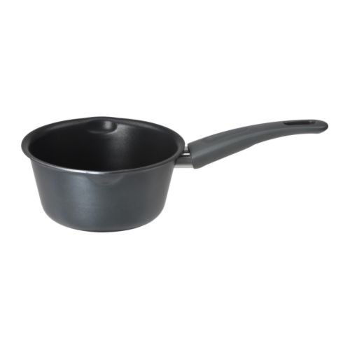 SKÄNKA Caçarola IKEA As paredes espessas distribuem o calor uniformemente para que os alimentos sejam aquecidos de todas as direções. 