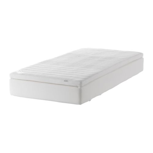 SULTAN HJELMÅS Colchão de molas IKEA Camada de látex com 4,5 cm de espessura no sobre-colchão alivia a pressão permitindo-lhe relaxar melhor. 