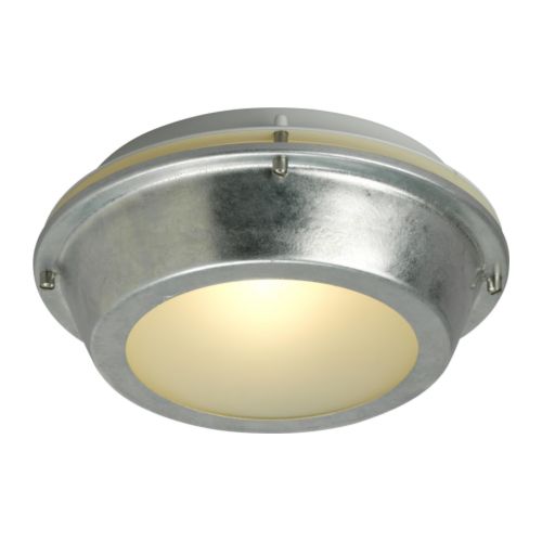 UPPLID Candeeiro de tecto/parede IKEA Cobertura em vidro fosco para evitar reflexos.  Para uso no exterior; com protecção contra a humidade e a água. 