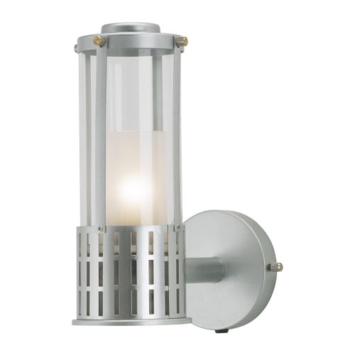 UTÄNG Candeeiro de parede IKEA Cobertura em vidro fosco para evitar reflexos.  Para uso no exterior; com protecção contra a humidade e a água. 