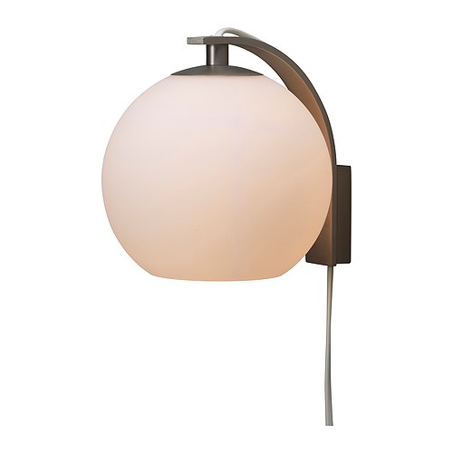 MINUT Aplică IKEA Flexibil; poate fi montat cu luminile direcţionate în sus sau în jos.  Creează o lumină de atmosferă. 