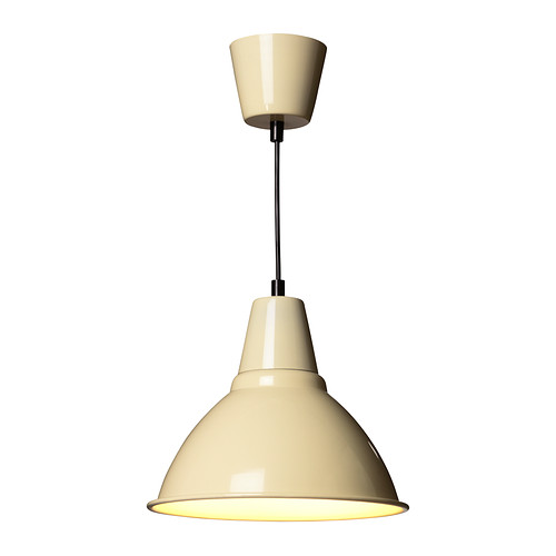 FOTO Závesná lampa IKEA Táto lampa dodáva jedálni príjemné svetlo, ktoré je dobre orientované na váš jedálenský alebo barový stôl. 