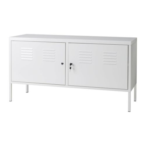 IKEA PS Skrinka IKEA Uzamykateľné dvere pre zvýšenú bezpečnosť vašich najdrahších vecí. 