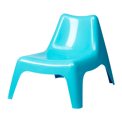 IKEA PS VÅGÖ Kreslo IKEA UV-stabilné a nebledne.  Dizajnérsky prvok otvor v sedadle zabezpečuje odvod dažďovej vody. 