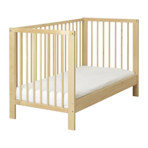 GULLIVER Crib Length: 53 1/2 " Width: 29 1/2 " Height: 32 5/8 " Bed width: 27 1/2 " Bed length: 52 " Length: 136 cm Width: 75 cm Height: 83 cm Bed width: 70 cm Bed length: 132 cm