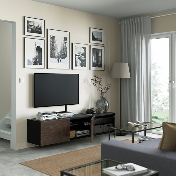 BESTÅ طاولة تلفزيون مع أبواب, أسود-بني/Selsviken بني/لامع, ‎180x42x38 سم‏