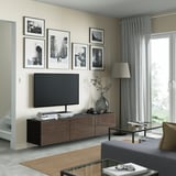BESTÅ طاولة تلفزيون مع أبواب, أسود-بني/Selsviken بني/لامع, ‎180x42x38 سم‏