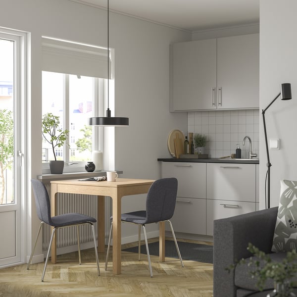 EKEDALEN / KARLPETTER طاولة وكرسيان, سنديان/Gunnared رمادي متوسط طلاء كروم, ‎80/120 سم‏