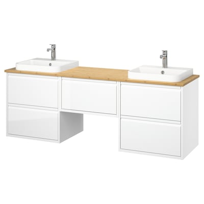 Moderner weißer Waschtisch mit zwei Spülbecken mit Holzplatte, zwei schlanken Schüsseln, wandmontiert, mehreren Schubladen zur Aufbewahrung und offenem Zentrum.