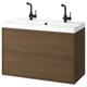 Option: Moderner Badezimmerwaschtisch, ÄNGSJÖN, Wandmontage aus dunklem Holz mit weißem Waschbecken, zwei schwarzen Armaturen, minimalistisches Design.