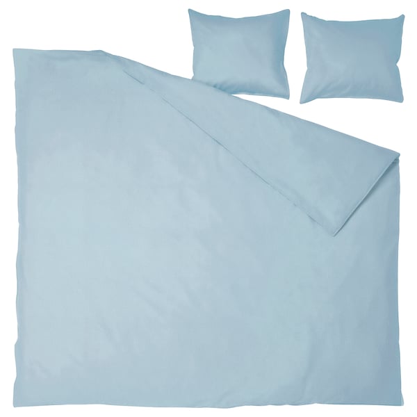 Ein hellblaues Bettwäsche-Set namens ÄNGSLILJA, das sich durch ein schlichtes Design mit einem Bettbezug und passenden Kissenbezügen aus vorgewaschener Baumwolle auszeichnet.