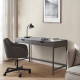 Schwarzer ALEX-Schreibtisch mit Stauraum und Kabelmanagement.