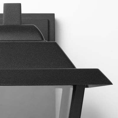 Schwarze Außenwandleuchte mit klarem Glas, robustes Metalldesign, moderne eckige Form.