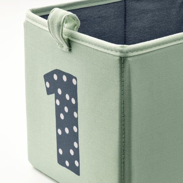 Grüne Stoffbox mit blauer 1, Griffe, recycelt, langlebig.
