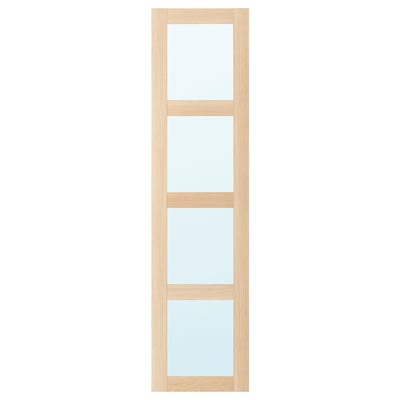 Eine hohe, schmale BERGSBO-Spiegeltür mit einem hellen Holzrahmen und klaren Glasscheiben, die ein schlichtes und funktionales Design bieten.