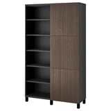 BESTÅ Bücherregal: hoch, schwarz und braun, 4 verstellbare Regale, offene und geschlossene Aufbewahrung.