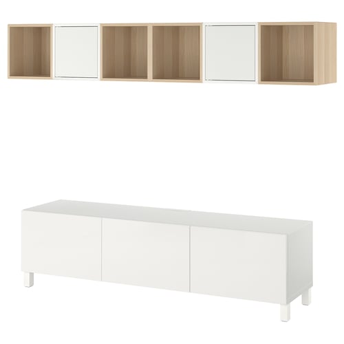 Weißer BESTÅ TV-Schrank mit Kombination aus Eichenholzschrank. Modernes, minimalistisches Design; 2 geschlossene+3 offene Regale, 2 Türen Stauraum.