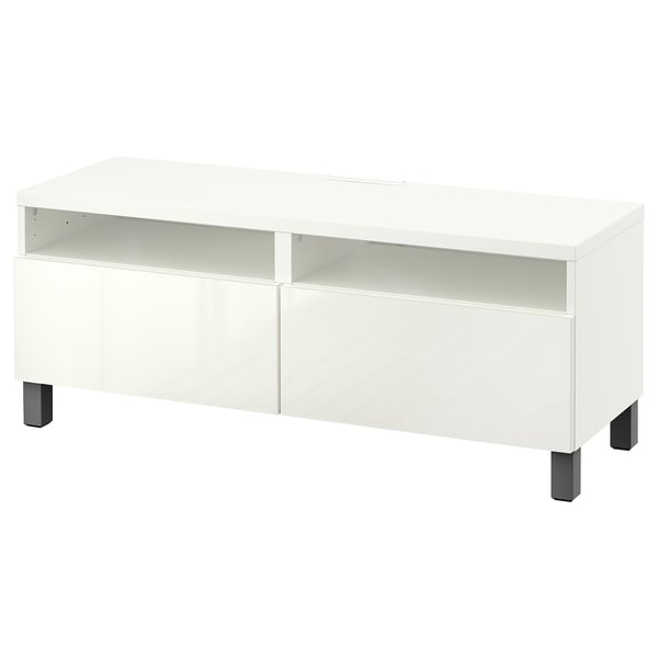 Weiße BESTÅ TV-Bank mit zwei Schubladen und offenem Regal. Modernes, minimalistisches Design mit vier hochgezogenen quadratischen Beinen.
