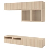 Dieses Bild zeigt einen BESTÅ TV-Aufbewahrungsschrank aus hellem Holz. Es handelt sich um einen Wandschrank und eine TV-Bank mit Regalen und Schubladen für reichlich Stauraum.