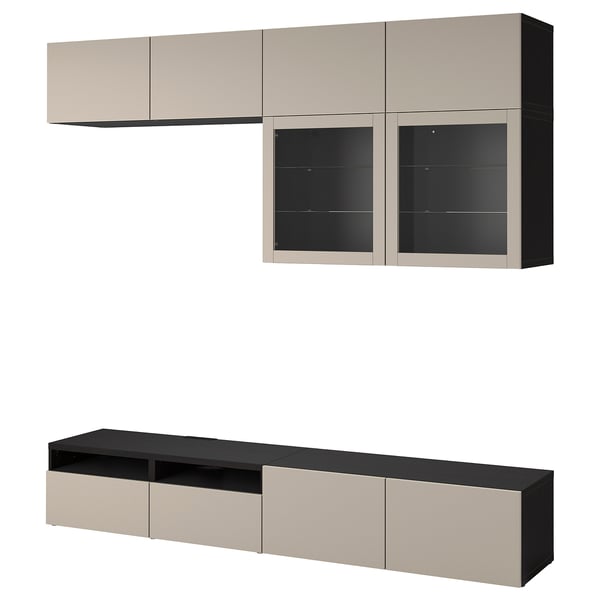 Moderne TV-Aufbewahrungskombination mit beige-brauner Wandhalterung, schlankem Design, geschlossenen Schränken, Glastüren, offenen Regalen.