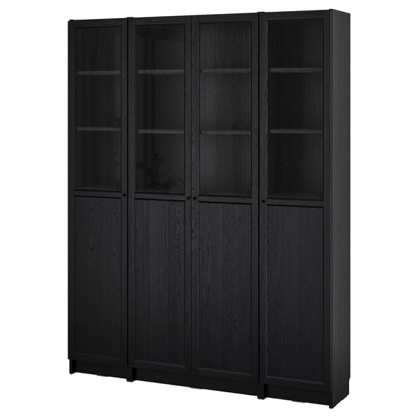 Ein ikea BILLY Bücherregal in Schwarz-Braun, mit Glas- und Holzpaneelen, das eine moderne und funktionale Aufbewahrungslösung bietet.
