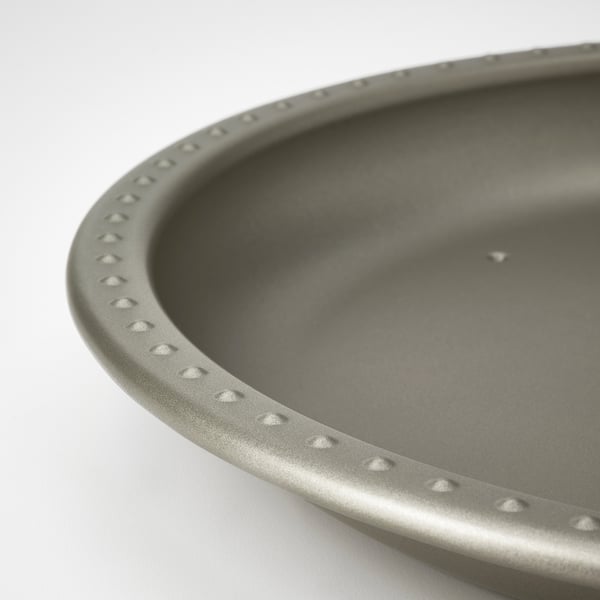 Kerzenschale aus schwarzem Metall mit strukturiertem Rand, die von hochwertiger Verarbeitung zeugt.