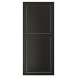 Eine schwarze Schranktür von BODBYN mit einem glatten, abgeschrägten Paneeldesign. Es ist rechteckig und besteht aus Faserplatten mit Polyurethan- und Acrylfarbe.