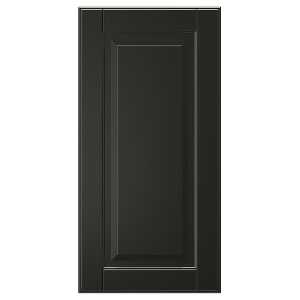 Eine schwarze BODBYN-Schranktür mit klassischem abgeschrägtem Paneeldesign und glatt lackierter Oberfläche.