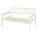 Weißes Outdoor-Sofa, Serie BONDHOLMENe mit Füßen aus Akazienholz und Kunststoff, geometrisches Rückendesign.