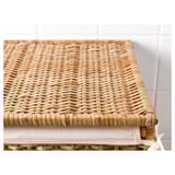 Ein Wäschekorb aus Weidengeflecht mit aufwendig geflochtenem Rattan, der von hochwertiger Verarbeitung zeugt. Es hat eine stabile Basis und ein herausnehmbares Innenfutter.