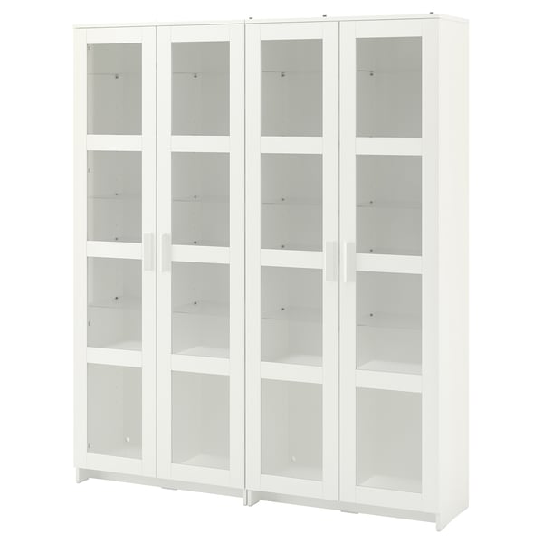 BRIMNES Vitrine, weiß. Glastüren, verstellbare Regale. Klare, moderne Form.