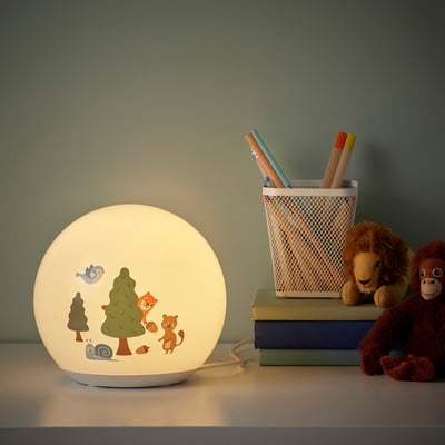 BRUMMIG LED-Lampe: weiß, rund mit Waldtieren, weiches Stimmungslicht.