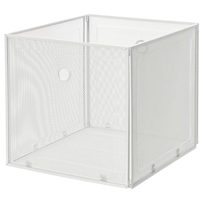 Eine weiße Aufbewahrungsbox aus Metallgitter namens DRÖNJÖNS, die zum Organisieren von Gegenständen konzipiert ist und für Kallax-Regale geeignet ist.