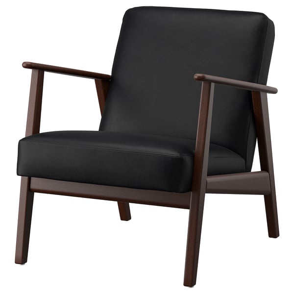 Schwarzer EKENÄSET Retro-Stuhl mit dunklem Holzgestell und Kissen.