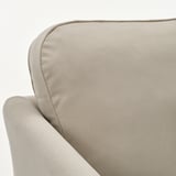 Sofa aus nächster Nähe: hochwertige beige Polsterung, glatter Stoff, weiche Polsterung, elegante Nähte.