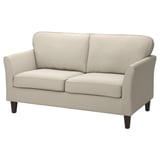 EKHOLMA: cremefarbenes 2-Sitzer-Sofa, geschwungenes Design, Plüsch, Holzbeine, gemütlich.