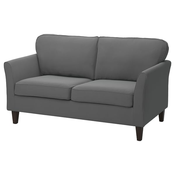 Modernes graues Zweisitzer-Sofa, weicher strukturierter Stoff, Holzbeine, elegante Kissen.