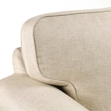 Nahaufnahme moderner Sofas mit gepolstertem Sitz und Rückenlehne aus weichem, beigem Stoff mit sauberen Nähten, die Komfort und Langlebigkeit hervorheben.