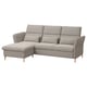 Modernes graues L-förmiges Sofa mit verstellbaren Kissen und Holzbeinen.