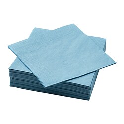 Ein Stapel hellblauer FANTASTISK Papierservietten, kariert und strukturiert, für Tischdekorationen oder Verschütten.