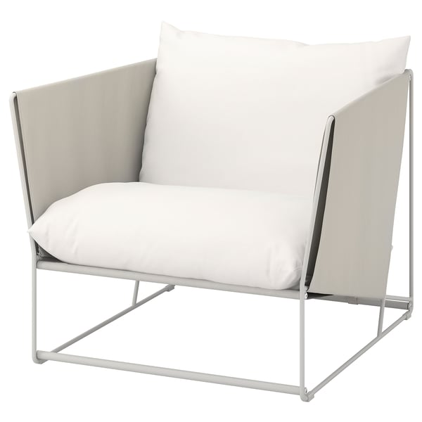 HAVSTEN weißer Outdoor-Stuhl, modernes Design mit Netz- und Metallrahmen.