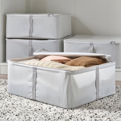 Dieses Bild zeigt stapelbare Aufbewahrungsboxen aus Stoff, die sich ideal zum Organisieren von Kleidung und zum Schutz vor Staub eignen.