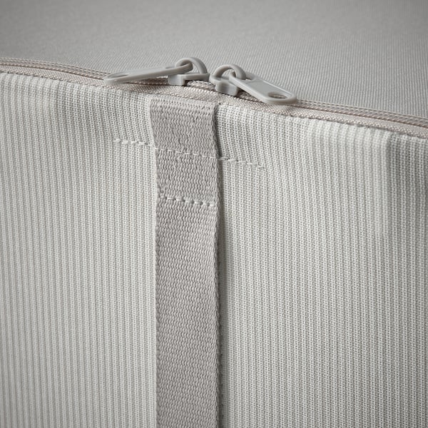 Nahaufnahme der robusten Aufbewahrungsbox-Ecke aus Stoff mit Reißverschluss, die langlebige Materialien und robustes Design zeigt.