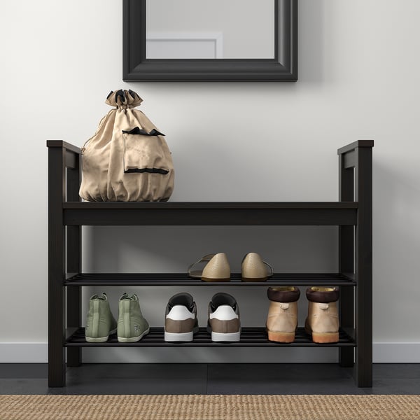 Schwarzes HEMNES-Schuhregal bietet Platz für 7 Paar, mit 2 Regalen für eine organisierte Aufbewahrung. Ideal für Eingangsbereiche, mit traditionellem Design.