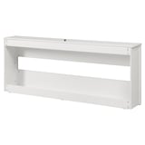 Weißes Wandregal mit zwei offenen Regalen und flacher Platte, ideal für die Aufbewahrung in minimalistischen Innenräumen.