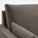 Graues Sofadetail, hochwertige Polsterung, klares Design.