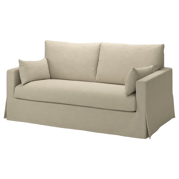 Weiches beiges Sofa, schlankes, minimalistisches Design, mit drei Kissen, strukturierter Stoff.