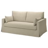 Weiches beiges Sofa, schlankes, minimalistisches Design, mit drei Kissen, strukturierter Stoff.