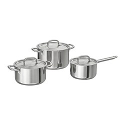 Drei Edelstahltöpfe mit Deckel. Eine große, eine mittlere, eine kleine. Runde Form, schlankes Design. Perfekt zum Kochen.